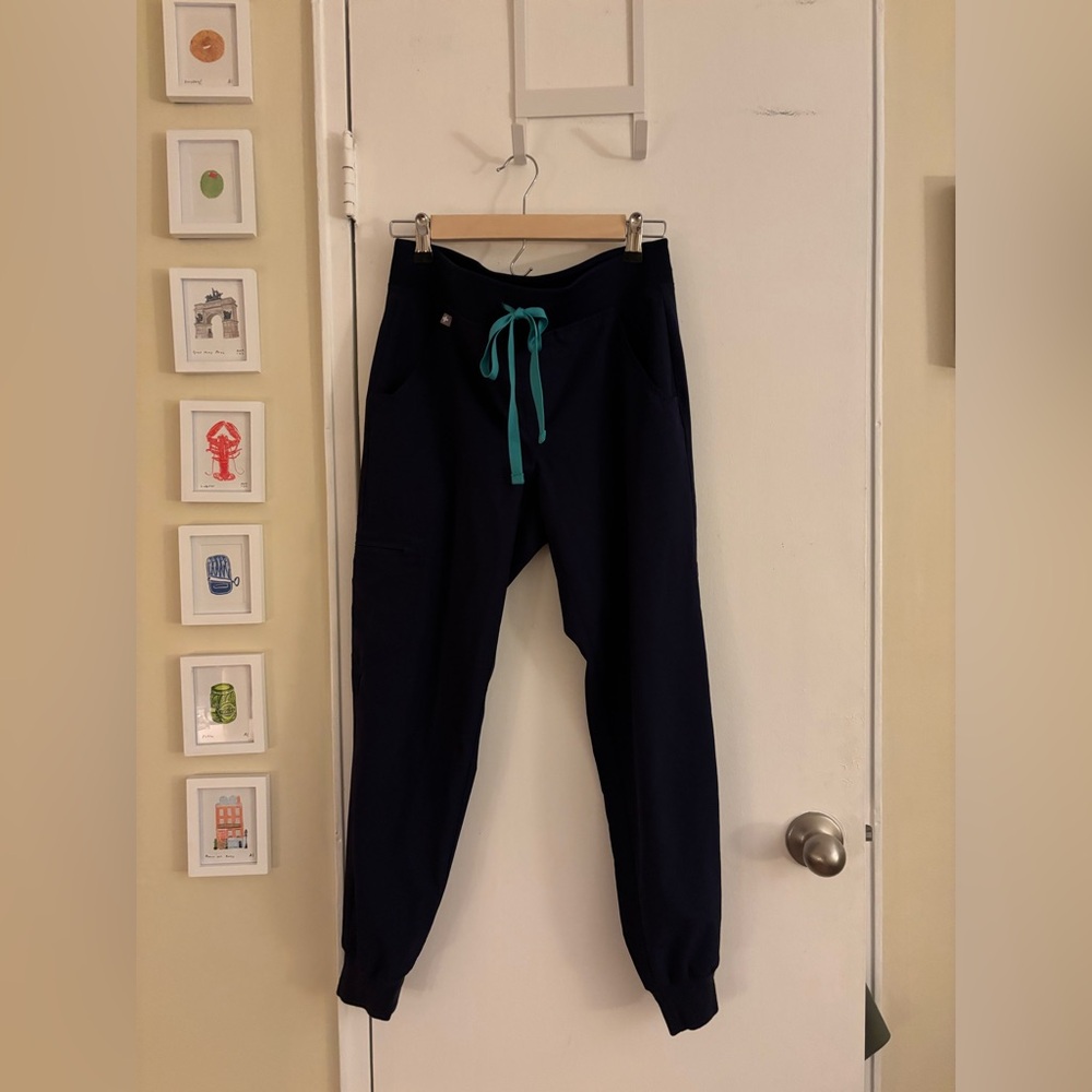 Green drawstring figs joggers